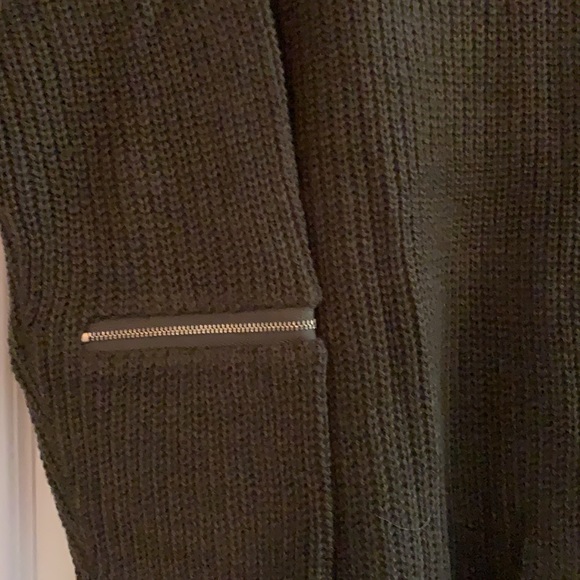 Knit v-neck sweater - Picture 2 of 8